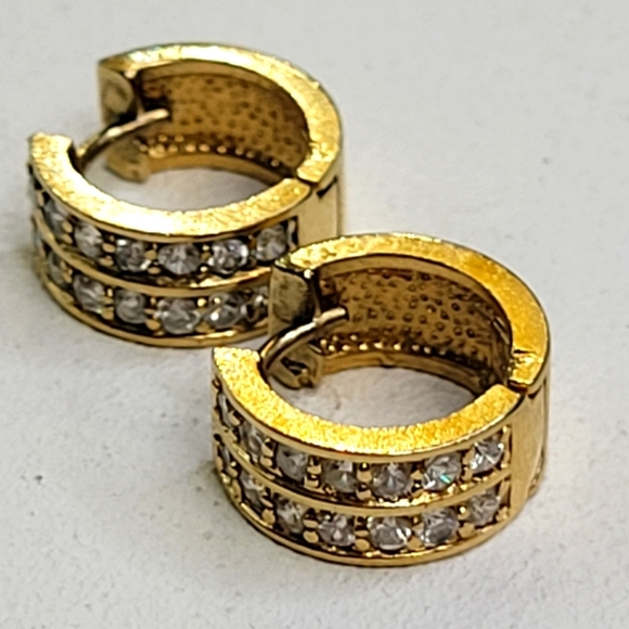 Estate Gold plated Pavé  CZ Diamonds - 14 each Mini Hoop Earrings (Stamped) - Picture 5 of 9